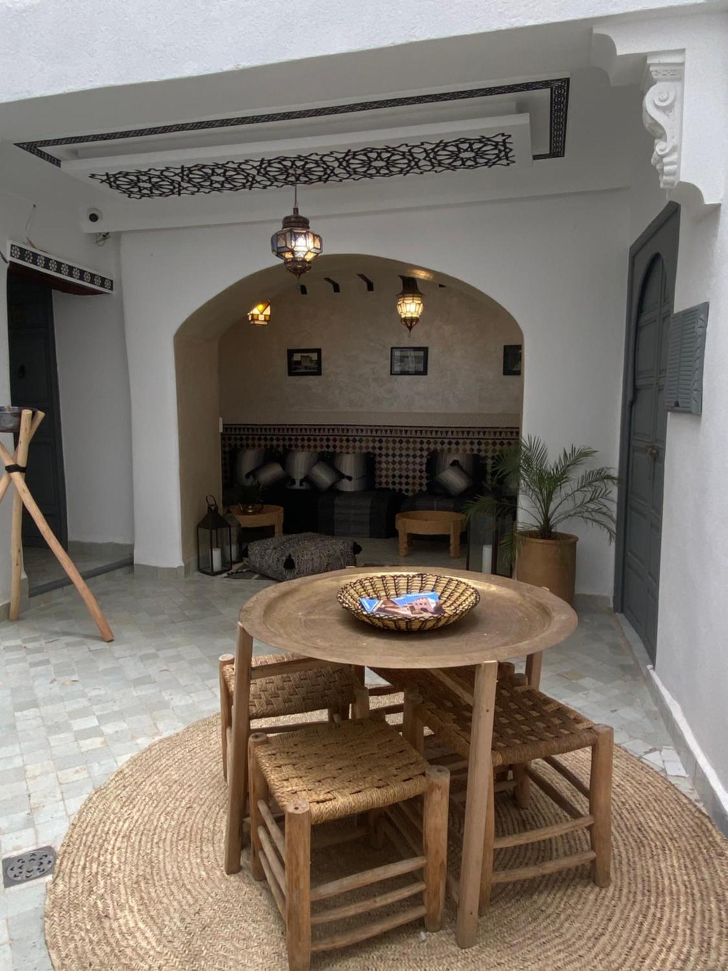 Dar Omi Zahra Riad *